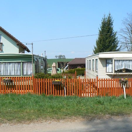 Ubytovani V Mobilnim Domku Sobotka Bagian luar foto