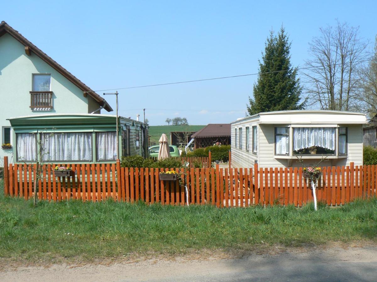 Ubytovani V Mobilnim Domku Sobotka Bagian luar foto